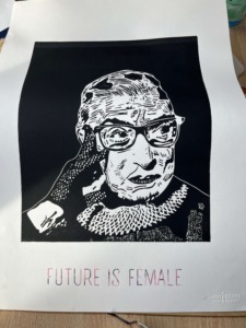 Ruth Bader Ginsburg als Linoldruck mit geschreddertem Geld "Future is femal" drunter geschrieben